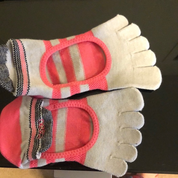 Never been worn Striped Toesox ! Size medium - Picture 2 of 2